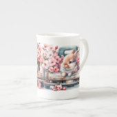 'Springtime Bunnies' Bone China Specialty Mok (Voorkant rechts)