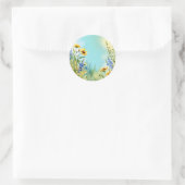 Springtime Wildflowers in zacht blauw Ronde Sticker (Tas)