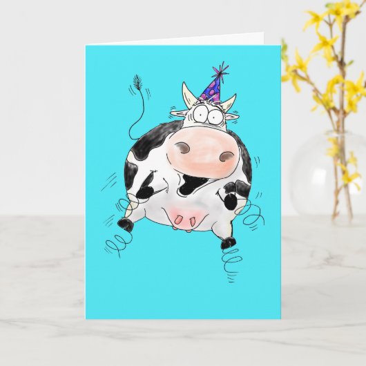 Springy Koe Cartoon Happy Birthday Kaart (Gele Bloem)