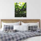 Sprinkhaan Verborgen in het Oog Springend Close-Up Canvas Afdruk (Insitu (Slaapkamer))