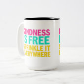 Sprinkle Kindness: Inspirerend quote Tweekleurige Koffiemok (Voorkant links)