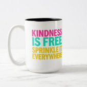 Sprinkle Kindness: Inspirerend quote Tweekleurige Koffiemok (Links)