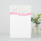 Sprinkle met liefdeskleurige harten briefpapier (Staand voorkant)