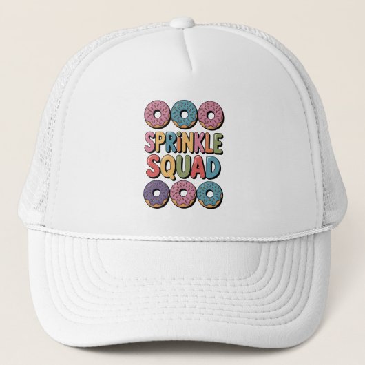 Sprinkle Squad | Baby-strooi Trucker Pet (Voorkant)