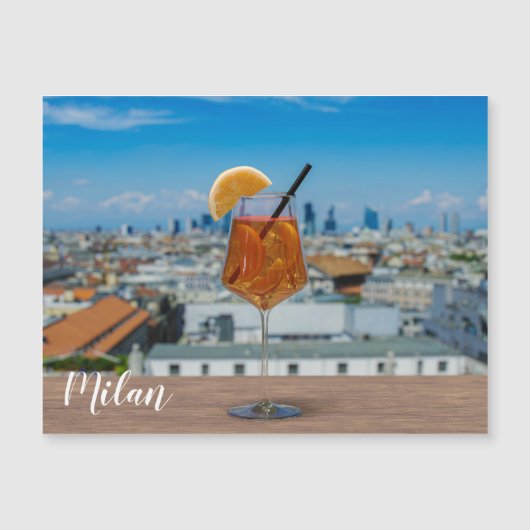 Spritz-cocktail op een tafel met uitzicht van Mila (Voorkant)