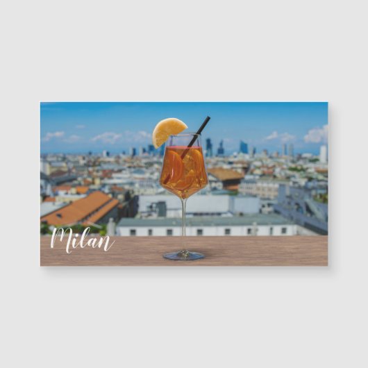 Spritz-cocktail op een tafel met uitzicht van Mila (Voorkant)