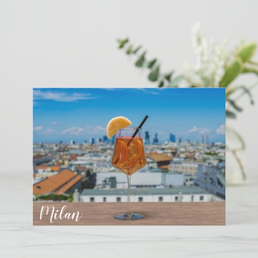 Spritz-cocktail op een tafel met uitzicht van Mila (Staand voorkant)