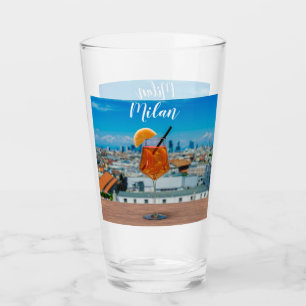 Spritz-cocktail op een tafel met uitzicht van Mila Glas