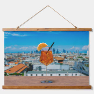 Spritz-cocktail op een tafel met uitzicht van Mila Hangend Wandkleed