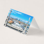 Spritz-cocktail op een tafel met uitzicht van Mila Kaart (Achterkant)