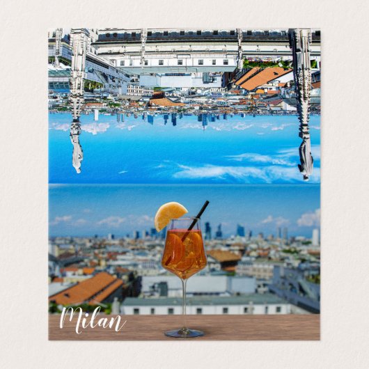 Spritz-cocktail op een tafel met uitzicht van Mila Kaart (Buitenkant ongevouwen)