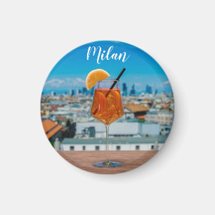 Spritz-cocktail op een tafel met uitzicht van Mila Magneet