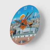 Spritz-cocktail op een tafel met uitzicht van Mila Ronde Klok (Hoek)