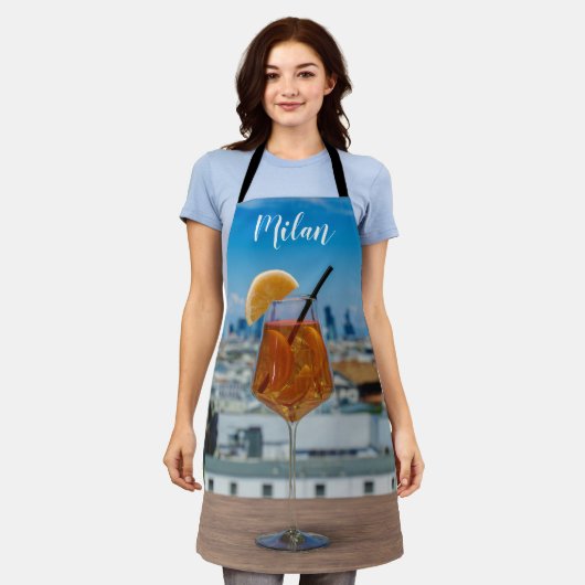 Spritz-cocktail op een tafel met uitzicht van Mila Schort (Gedragen)