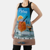 Spritz-cocktail op een tafel met uitzicht van Mila Schort (Insitu)