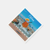 Spritz-cocktail op een tafel met uitzicht van Mila Servet (Hoek)