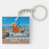 Spritz-cocktail op een tafel met uitzicht van Mila Sleutelhanger (Achterkant)