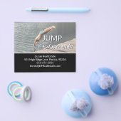 Sprong in de briefkaart voor de verkoop van onroer flyer (Enkel)