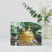 sprong in de vastgoedmarkt verkoop kikker thuis briefkaart (Staand voorkant)