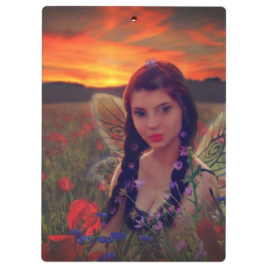 Sprookje bij zonsondergang in een veld van klaproz klembord (Achterkant)