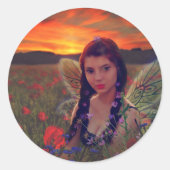 Sprookje bij zonsondergang in een veld van klaproz ronde sticker (Voorkant)