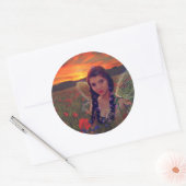 Sprookje bij zonsondergang in een veld van klaproz ronde sticker (Envelop)