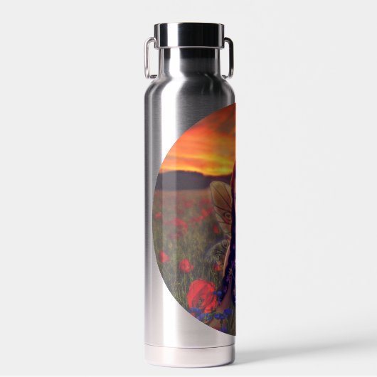 Sprookje bij zonsondergang in een veld van klaproz waterfles (Voorkant)