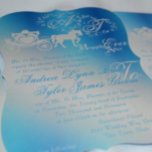 Sprookje Bruiloft Carriage Peacock Blue Kaart<br><div class="desc">Betoverende sprookjeshuwelijksuitnodiging met een antiek paardenwagen en harten met monogram in een  pauwenblauwe kleur.</div>