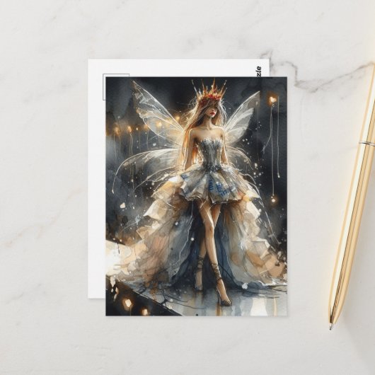 Sprookje in een Mode Shows jurk gemaakt van krante Briefkaart (Voorkant / Achterkant in situ)