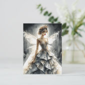 Sprookje in een Mode Shows jurk gemaakt van krante Briefkaart (Staand voorkant)