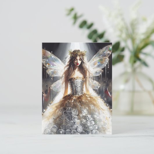 Sprookje in een Mode Shows jurk gemaakt van plasti Briefkaart (Staand voorkant)