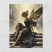 Sprookje in een zwart en gouden jurk zittend op ee briefkaart (Voorkant)