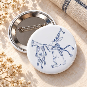 Sprookjesblauwe Heraut Konijn met Trompet Ronde Button 5,7 Cm