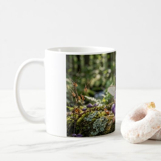 Sprookjesfiguur in paars koffiemok (Met donut)