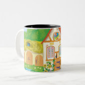 sprookjeshuis met rood dak en cartoon tweekleurige koffiemok (Voorkant links)