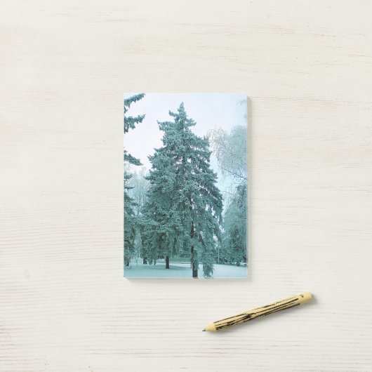 Spruce-boom met ijs post-it® notes (Op bureau)