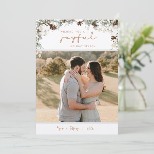 Spruce & Pine Cones Joyful Holiday Kaart (Staand voorkant)