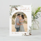 Spruce & Pine Cones kerstkaart met Arch-foto Kaart (Staand voorkant)