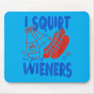 Spuitende en sappige Wieners Grappige Hotdog 4 jul Muismat