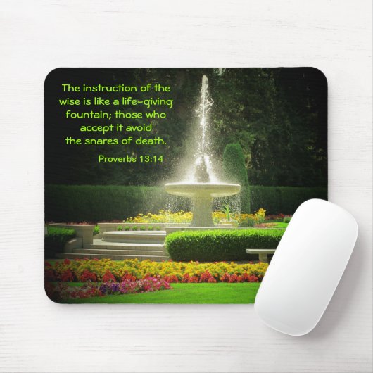 Spuitende fontein met Spreuken 13:14 Muismat (Met muis)