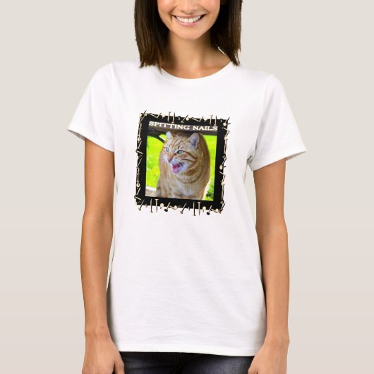 Spuwende nagels (licht) t-shirt (Voorkant)