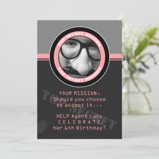 SPY Birthday Party Aangepaste fotouitnodiging Kaart (Staand voorkant)