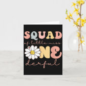 Squad van kleine lieve eendagsvrouw eerste verjaar kaart (Gele Bloem)