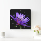 Square Clock, Dark Side of the Paarse Water Lily Vierkante Klok (Huis)