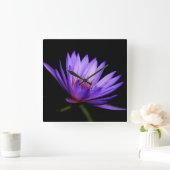 Square Clock, Dark Side of the Paarse Water Lily Vierkante Klok (Huis)