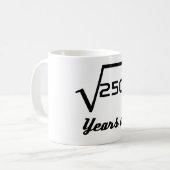 Square Root van 2500 50 jaar oud Koffiemok (Voorkant links)