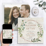 Square Rustic Copper Geometric Eucalyptus Foto Kaart<br><div class="desc">Moderne en trendy, deze vierkant trouwuitnodiging ontwerp kenmerkt faux koper geometrisch met waterverf eucalyptus greenery, over een faux witte berkenschors textuur. De namen van het stel en sommige trouwdetails zijn in een passende koperkleur. De achterkant van de kaart is voorzien van uw favoriete foto van het verloving. Copyright Elegant nodigt...</div>