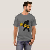 Squatch, Sasquatch, Bigfoot Carrying Squatch Sign T-shirt (Voorkant volledig)