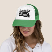Squatchin Ain niet Easy Trucker Hat Pet (In situ)