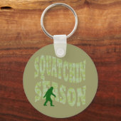 Squatchin Season Sleutelhanger (Voorkant)